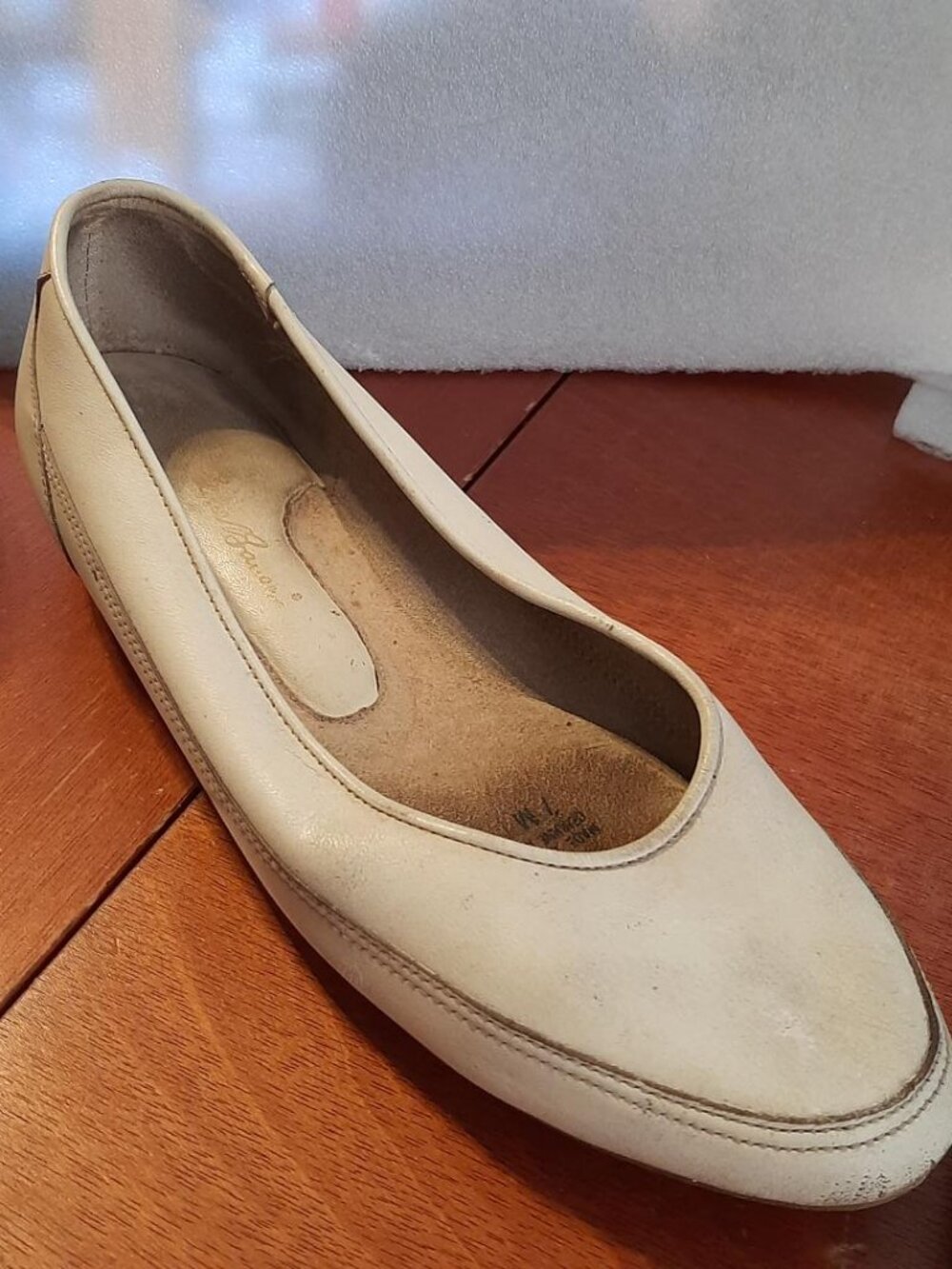 Vintage Eddie Bauer Slip On Leather Sneaker White Size 7M Good Condition